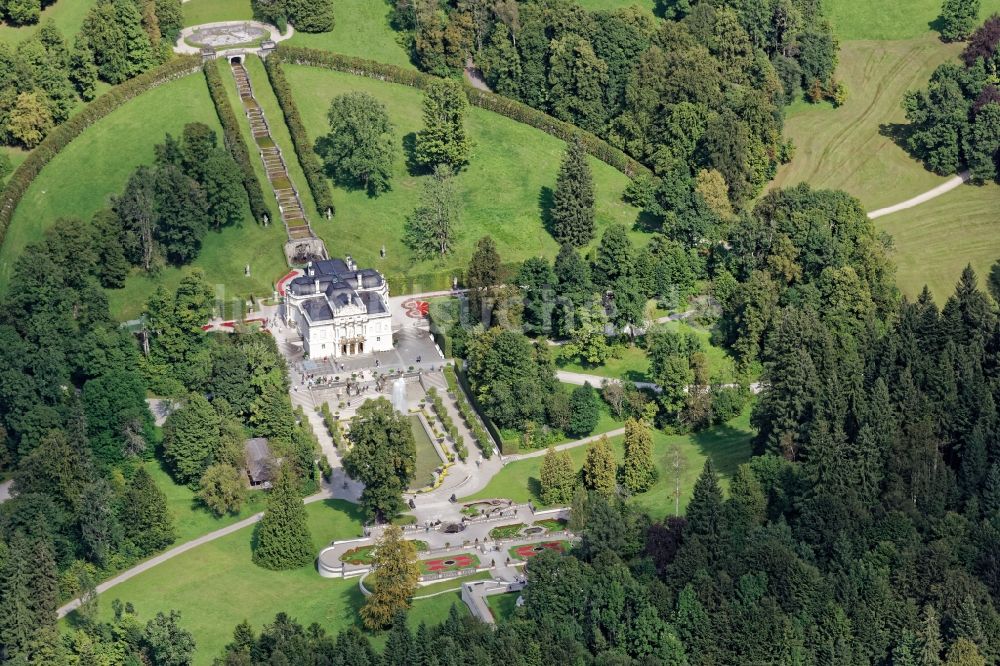 Ettal von oben - Gebäudekomplex im Schloßpark von Schloß Linderhof in Ettal im Bundesland Bayern