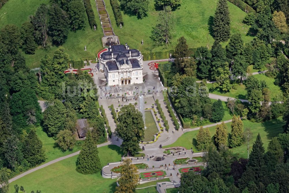 Ettal aus der Vogelperspektive: Gebäudekomplex im Schloßpark von Schloß Linderhof in Ettal im Bundesland Bayern