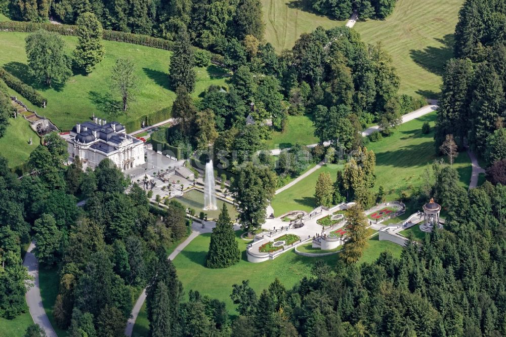 Ettal von oben - Gebäudekomplex im Schloßpark von Schloß Linderhof in Ettal im Bundesland Bayern