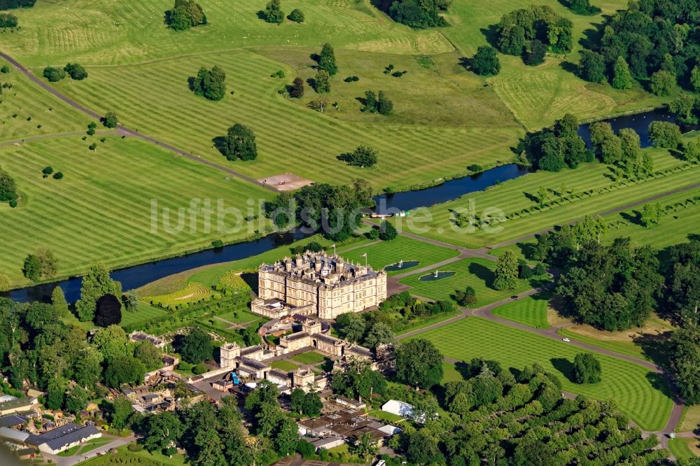 Luftbild Longleat - Gebäudekomplex im Schloßpark von Schloß Longleat House Warminster in Longleat in Vereinigtes Königreich