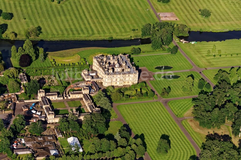 Luftaufnahme Longleat - Gebäudekomplex im Schloßpark von Schloß Longleat House Warminster in Longleat in Vereinigtes Königreich