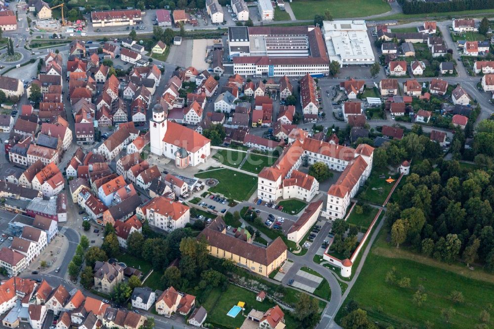 Luftaufnahme Meßkirch - Gebäudekomplex im Schloßpark von Schloß Meßkirch in Meßkirch im Bundesland Baden-Württemberg, Deutschland