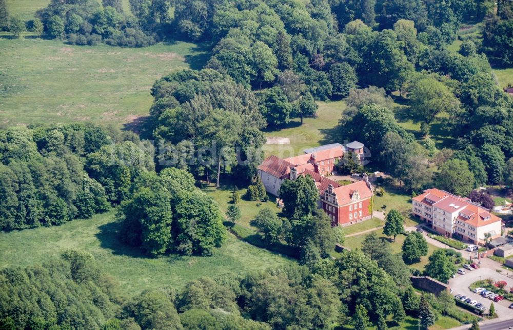 Luftbild Meyenburg - Gebäudekomplex im Schloßpark von Schloß Meyenburg in Meyenburg im Bundesland Brandenburg, Deutschland