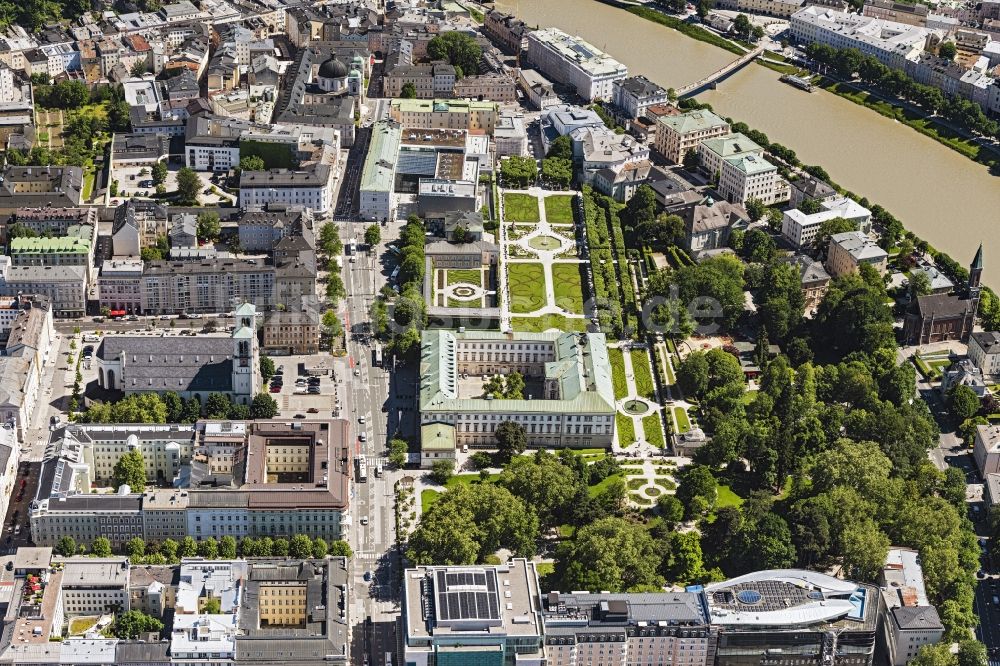 Salzburg von oben - Gebäudekomplex im Schloßpark von Schloß Mirabell in Salzburg in Österreich