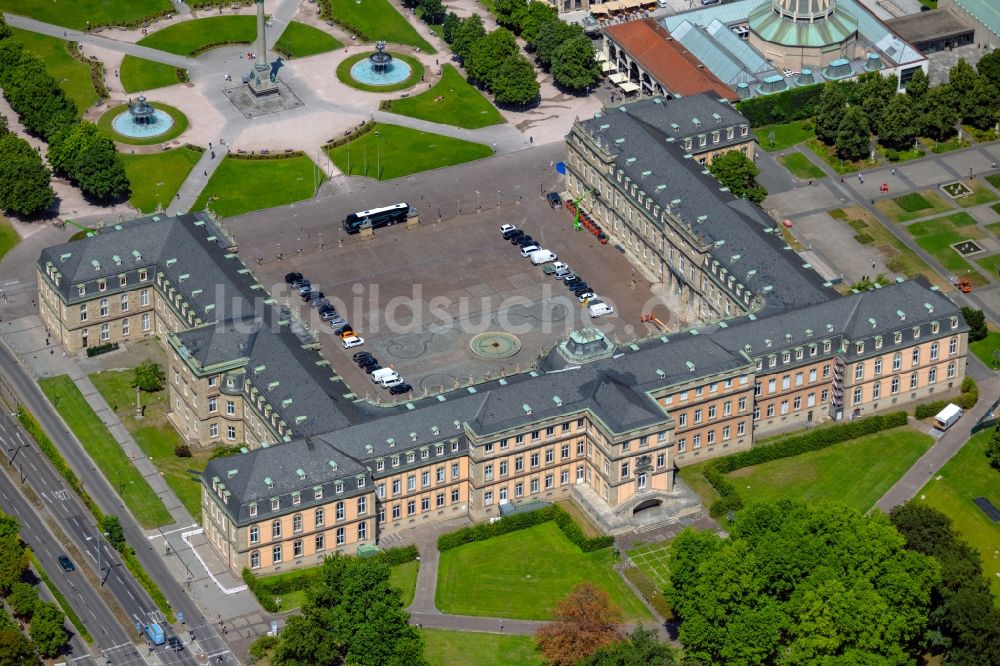 Luftaufnahme Stuttgart - Gebäudekomplex im Schloßpark von Schloß Neues Schloss (Stuttgart) am Schloßplatz im Ortsteil Oberer Schlossgarten in Stuttgart im Bundesland Baden-Württemberg, Deutschland