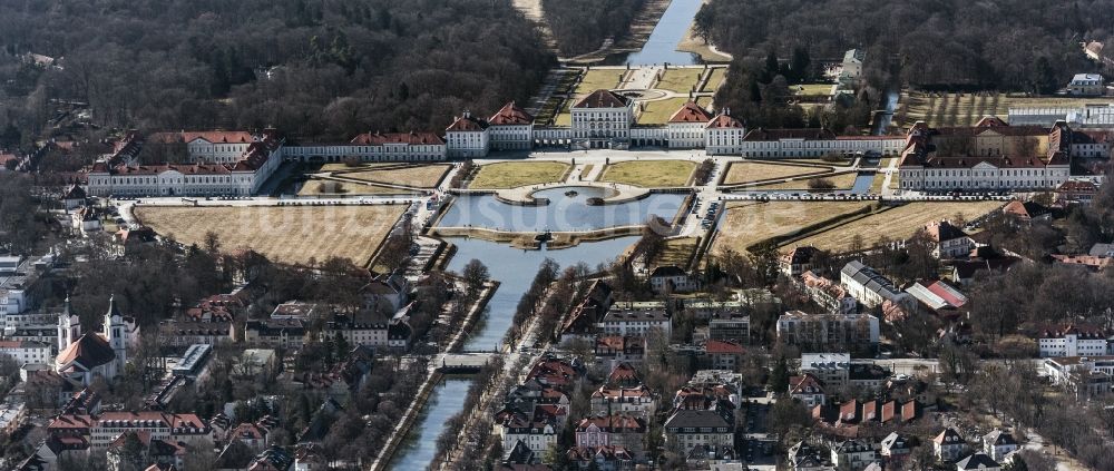 München von oben - Gebäudekomplex im Schloßpark von Schloß Nymphenburg in München im Bundesland Bayern, Deutschland