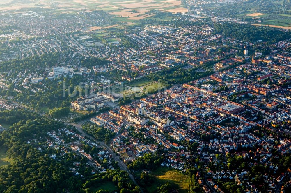 Ludwigsburg aus der Vogelperspektive: Gebäudekomplex im Schloßpark von Schloß Residenzschloss Ludwigsburg in Ludwigsburg im Bundesland Baden-Württemberg, Deutschland