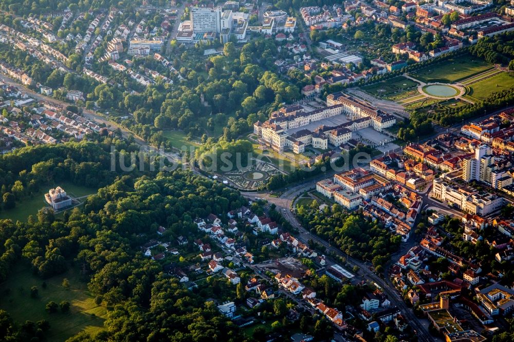 Luftbild Ludwigsburg - Gebäudekomplex im Schloßpark von Schloß Residenzschloss Ludwigsburg in Ludwigsburg im Bundesland Baden-Württemberg, Deutschland