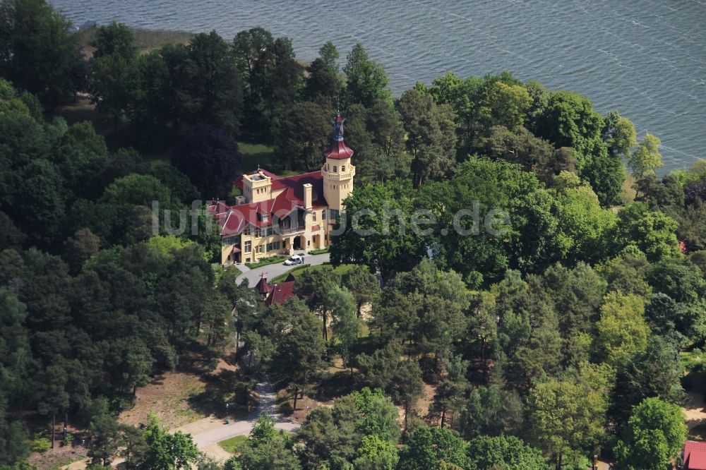 Storkow (Mark) aus der Vogelperspektive: Gebäudekomplex im Schloßpark von Schloß Schloss Hubertushöhe in Storkow (Mark) im Bundesland Brandenburg