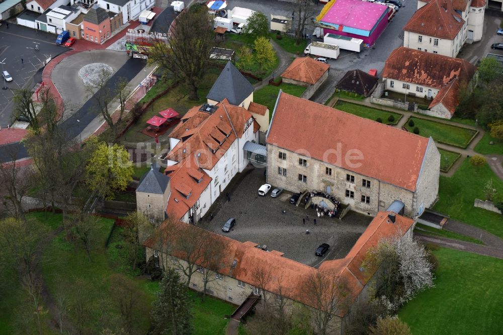 Luftbild Schöningen - Gebäudekomplex im Schloßpark von Schloß Schöningen am Burgplatz in Schöningen im Bundesland Niedersachsen