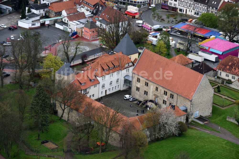 Luftbild Schöningen - Gebäudekomplex im Schloßpark von Schloß Schöningen am Burgplatz in Schöningen im Bundesland Niedersachsen