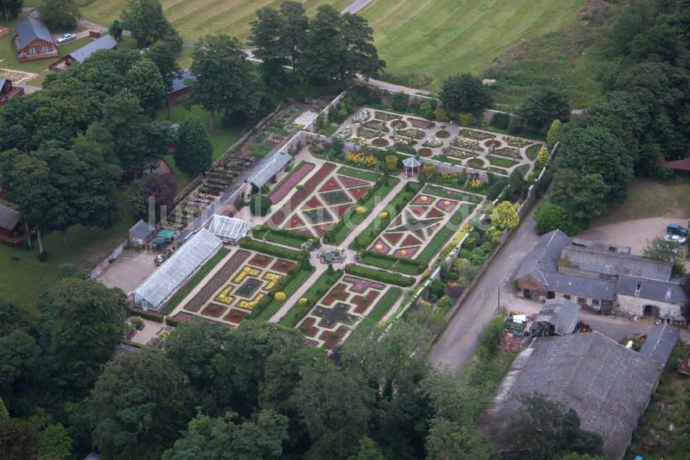 Sewerby aus der Vogelperspektive: Gebäudekomplex im Schloßpark von Schloß Sewerby Hall and Gardens in Sewerby, England, Vereinigtes Königreich