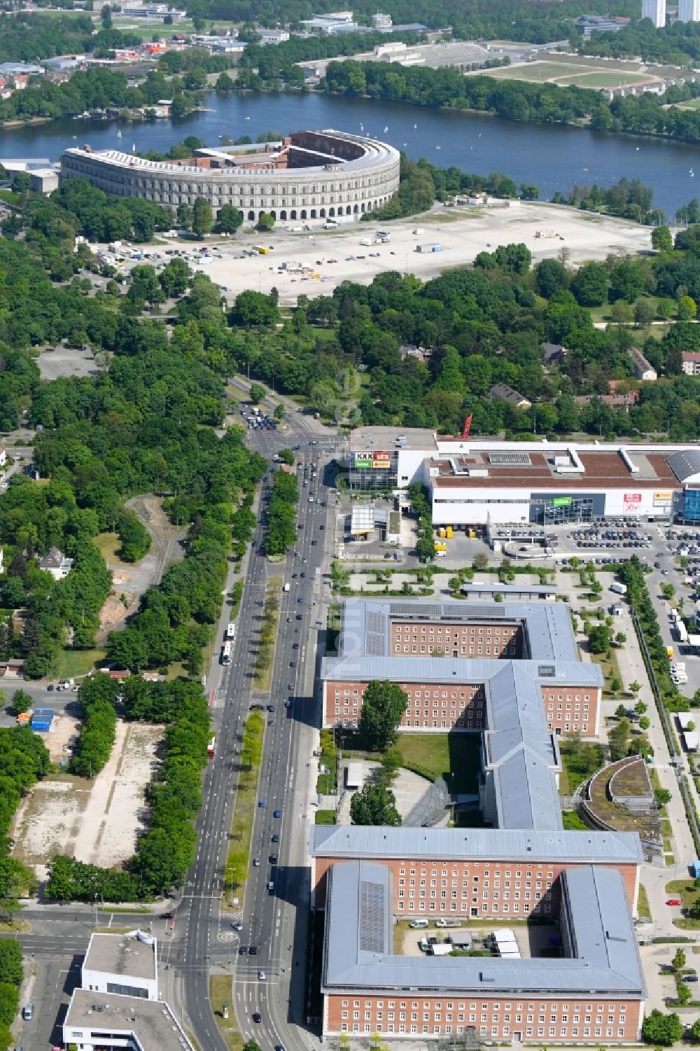 Nürnberg aus der Vogelperspektive: Gebäudekomplex der Südkaserne in Nürnberg im Bundesland Bayern