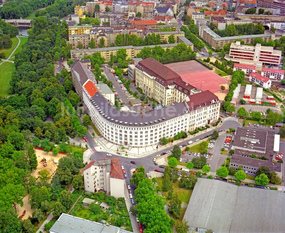 Berlin von oben - Gebäudekomplex des Senders Haus des Rundfunks mit den Sendern RIAS und Deutschlandfunk an der Mettestraße im Ortsteil Schöneberg in Berlin, Deutschland