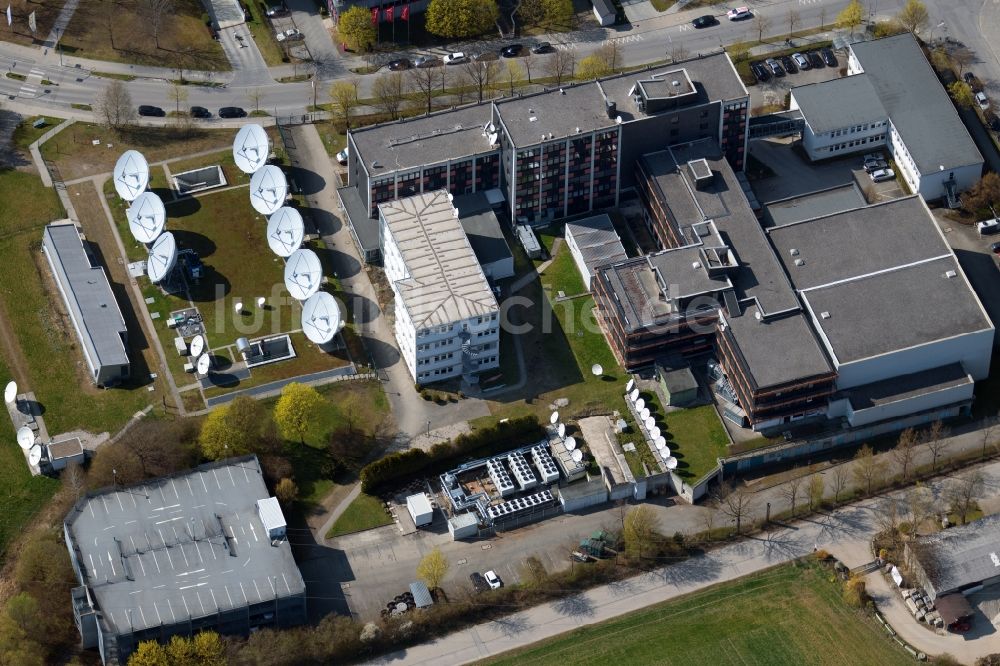 Luftaufnahme Unterföhring - Gebäudekomplex des Senders MTI Teleport München GmbH in Unterföhring im Bundesland Bayern, Deutschland