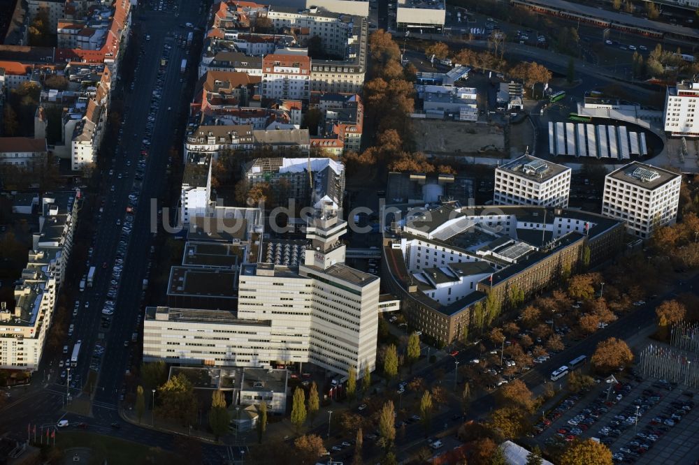 Luftbild Berlin - Gebäudekomplex des Senders RBB Fernsehzentrum am Theodor-Heuss-Platz in Berlin