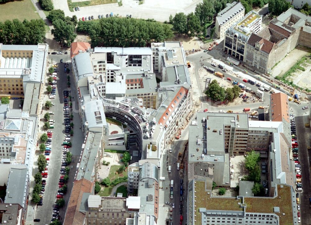 Luftbild Berlin - Gebäudekomplex des Senders SAT 1 an der Jägerstraße im Ortsteil Mitte in Berlin, Deutschland