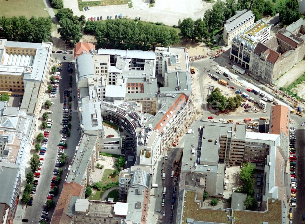 Luftaufnahme Berlin - Gebäudekomplex des Senders SAT 1 an der Jägerstraße im Ortsteil Mitte in Berlin, Deutschland