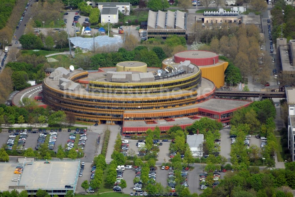 Mainz aus der Vogelperspektive: Gebäudekomplex des Senders Zweiten Deutschen Fernsehen ZDF im Ortsteil Lerchenberg in Mainz im Bundesland Rheinland-Pfalz