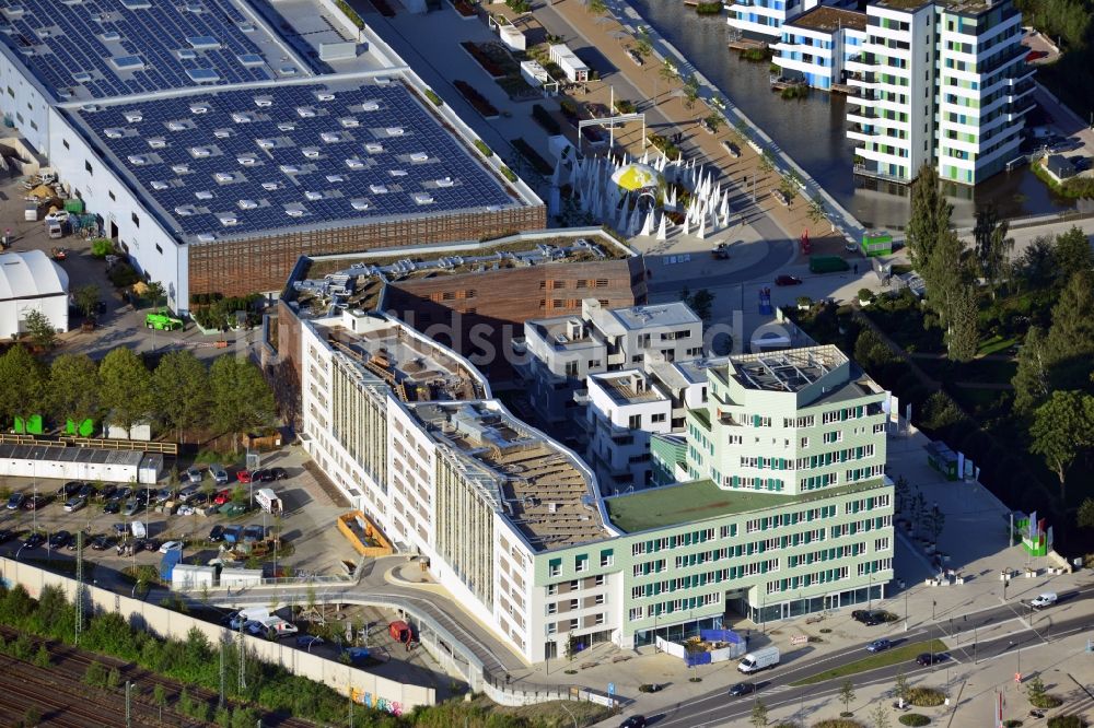 Luftaufnahme Hamburg Wilhelmsburg - Gebäudekomplex mit Seniorenzentrum und Ärztehaus am Inselpark im Stadtteil Wilhelmsburg in Hamburg