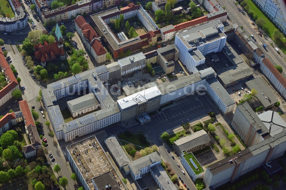 Berlin aus der Vogelperspektive: Gebäudekomplex der Stasi-Gedenkstätte des ehemaligen MfS Ministerium für Staatssicherheit der DDR in der Ruschestraße zwischen Normannenstraße und Frankfurter Allee in Berlin Lichtenberg