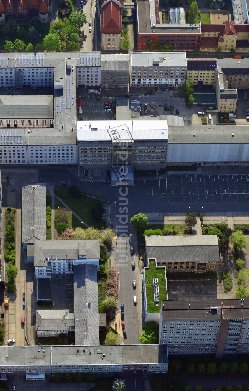 Berlin von oben - Gebäudekomplex der Stasi-Gedenkstätte des ehemaligen MfS Ministerium für Staatssicherheit der DDR in der Ruschestraße zwischen Normannenstraße und Frankfurter Allee in Berlin Lichtenberg