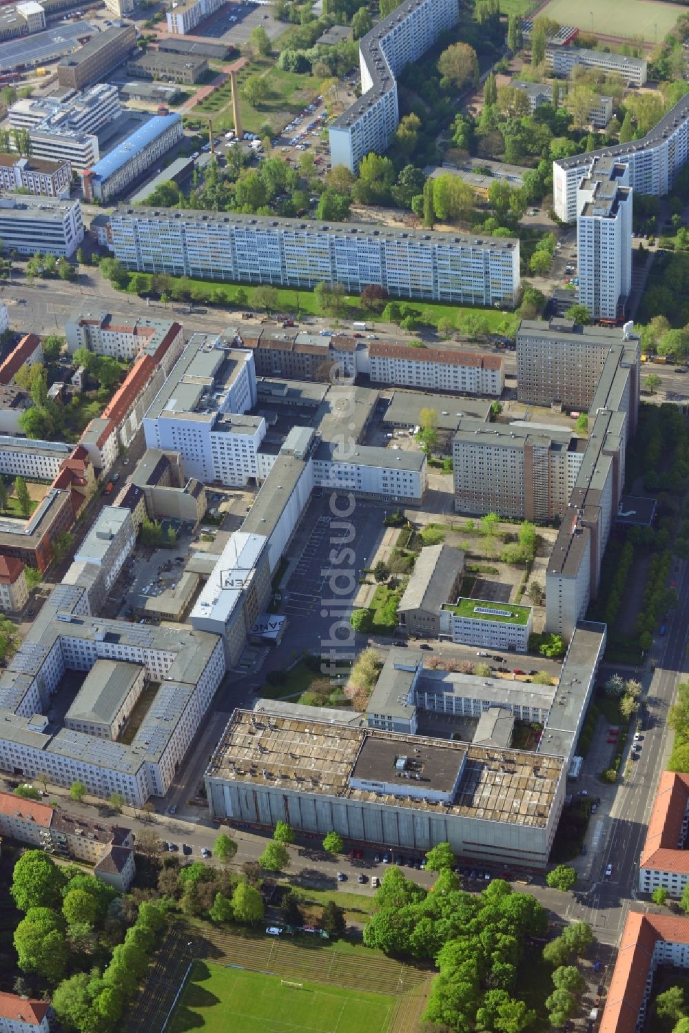 Luftbild Berlin - Gebäudekomplex der Stasi-Gedenkstätte des ehemaligen MfS Ministerium für Staatssicherheit der DDR in der Ruschestraße zwischen Normannenstraße und Frankfurter Allee in Berlin Lichtenberg