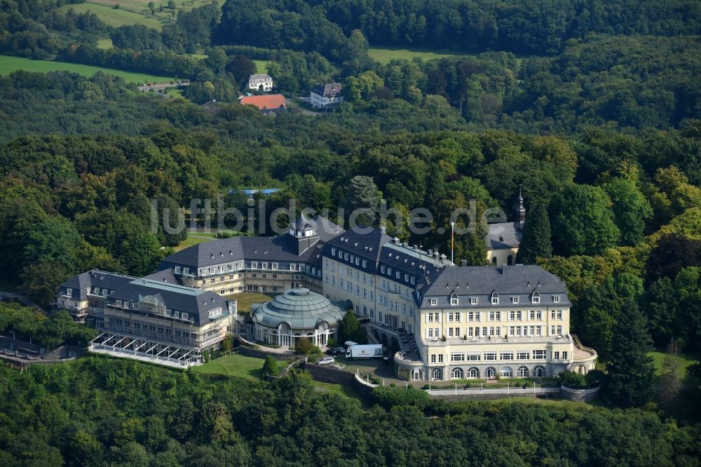 Königswinter aus der Vogelperspektive: Gebäudekomplex Steigenberger Grandhotel & Spa Petersberg in Königswinter im Bundesland Nordrhein-Westfalen, Deutschland