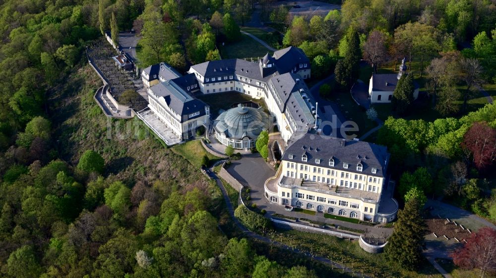 Königswinter aus der Vogelperspektive: Gebäudekomplex Steigenberger Grandhotel & Spa Petersberg in Königswinter im Bundesland Nordrhein-Westfalen, Deutschland