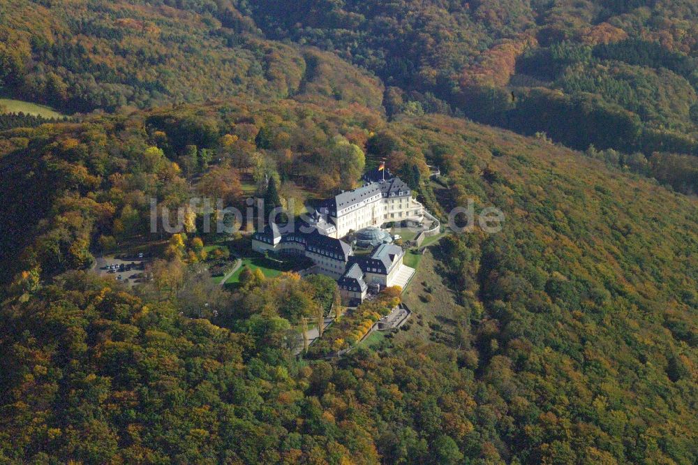 Königswinter von oben - Gebäudekomplex Steigenberger Grandhotel & Spa Petersberg in Königswinter im Bundesland Nordrhein-Westfalen, Deutschland