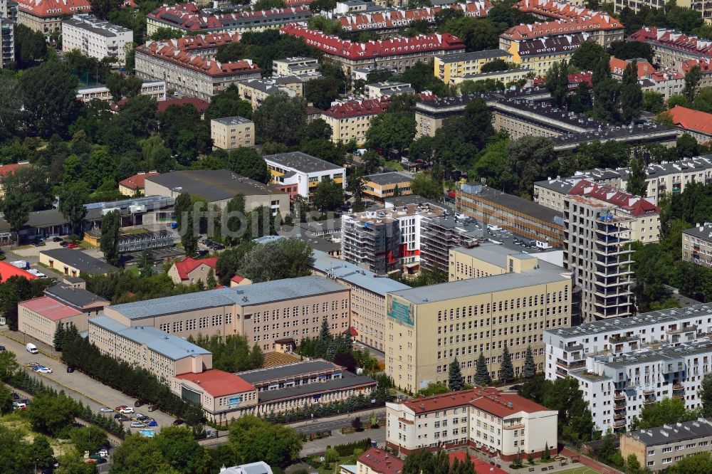 Luftaufnahme Warschau - Gebäudekomplex an der Straße Bobrowiecka im Bezirk Mokotow in Warschau in Polen