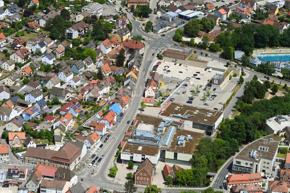 Roth aus der Vogelperspektive: Gebäudekomplex des Supermarktes Kaufland Roth in Roth im Bundesland Bayern, Deutschland