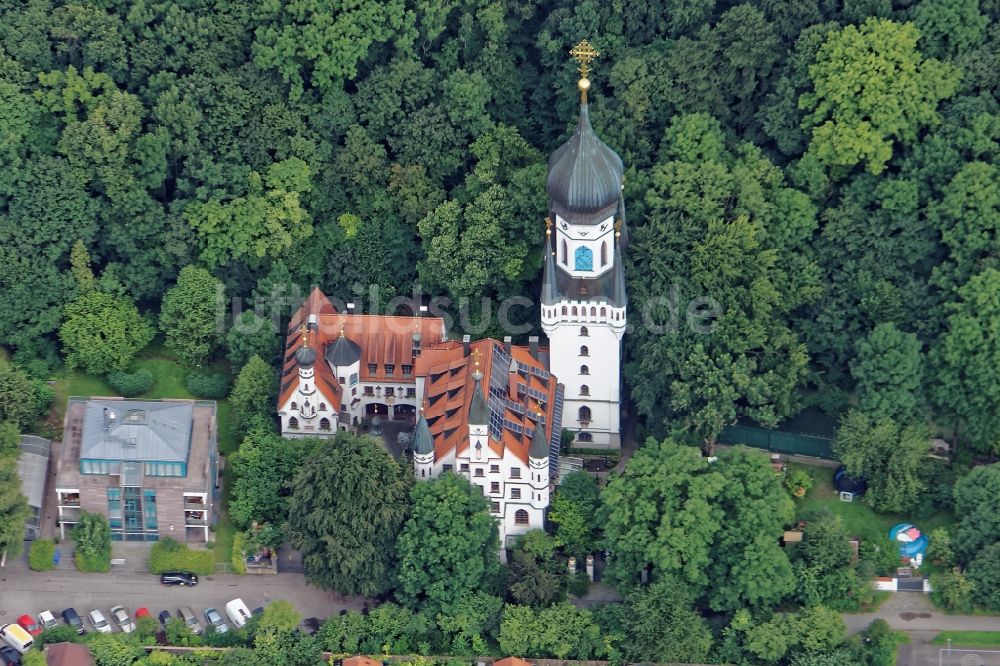 Luftaufnahme München - Gebäudekomplex des Templer- Klosters in München Untergiesing im Bundesland Bayern