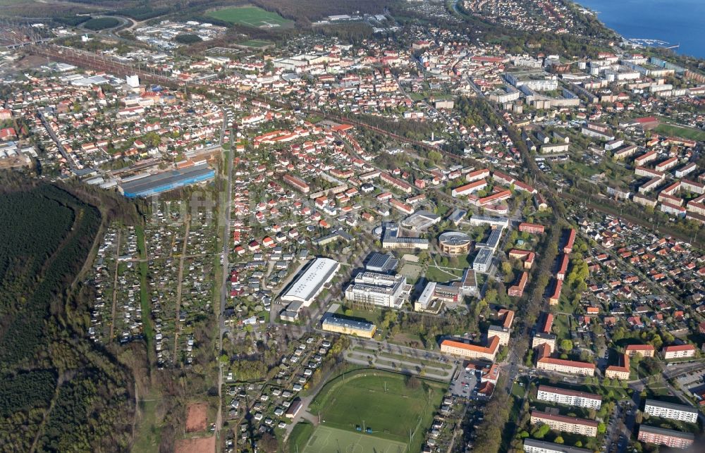 Senftenberg von oben - Gebäudekomplex der Universität Cottbus-Senftenberg in Senftenberg im Bundesland Brandenburg