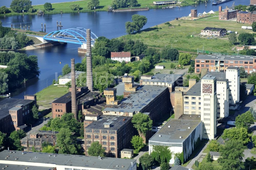 Luftbild Wittenberge - Gebäudekomplex der vormaligen Firma Veritas an der Bad Wilsnacker Straße in Wittenberge im Bundesland Brandenburg