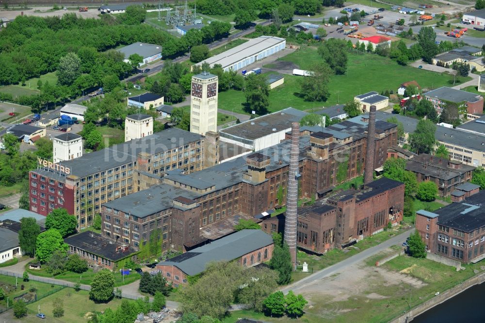 Luftaufnahme Wittenberge - Gebäudekomplex der vormaligen Firma Veritas an der Bad Wilsnacker Straße in Wittenberge im Bundesland Brandenburg