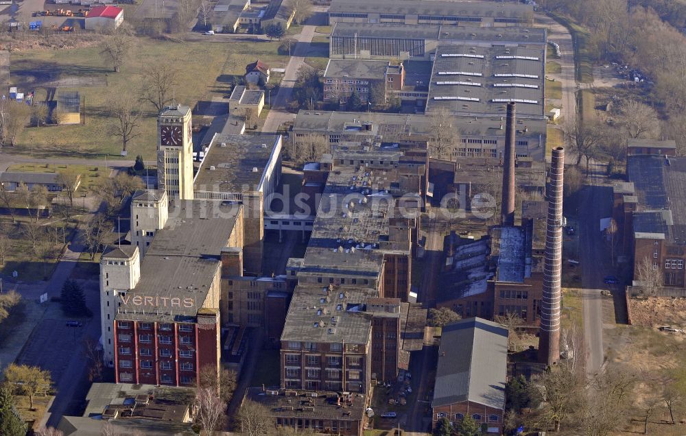 Wittenberge von oben - Gebäudekomplex der vormaligen Firma Veritas an der Bad Wilsnacker Straße in Wittenberge im Bundesland Brandenburg