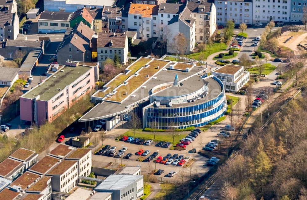 Hagen von oben - Gebäudekomplex des Weiterbildungs- und Bildungszentrum Hagen an der Eugen-Richter-Straße in Hagen im Bundesland Nordrhein-Westfalen