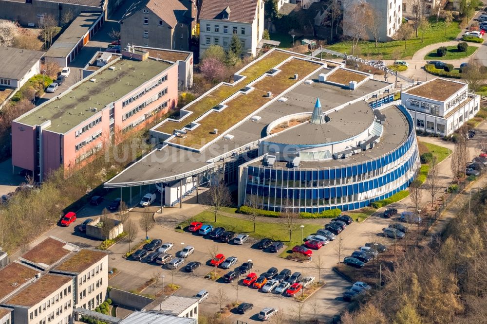 Hagen aus der Vogelperspektive: Gebäudekomplex des Weiterbildungs- und Bildungszentrum Hagen an der Eugen-Richter-Straße in Hagen im Bundesland Nordrhein-Westfalen