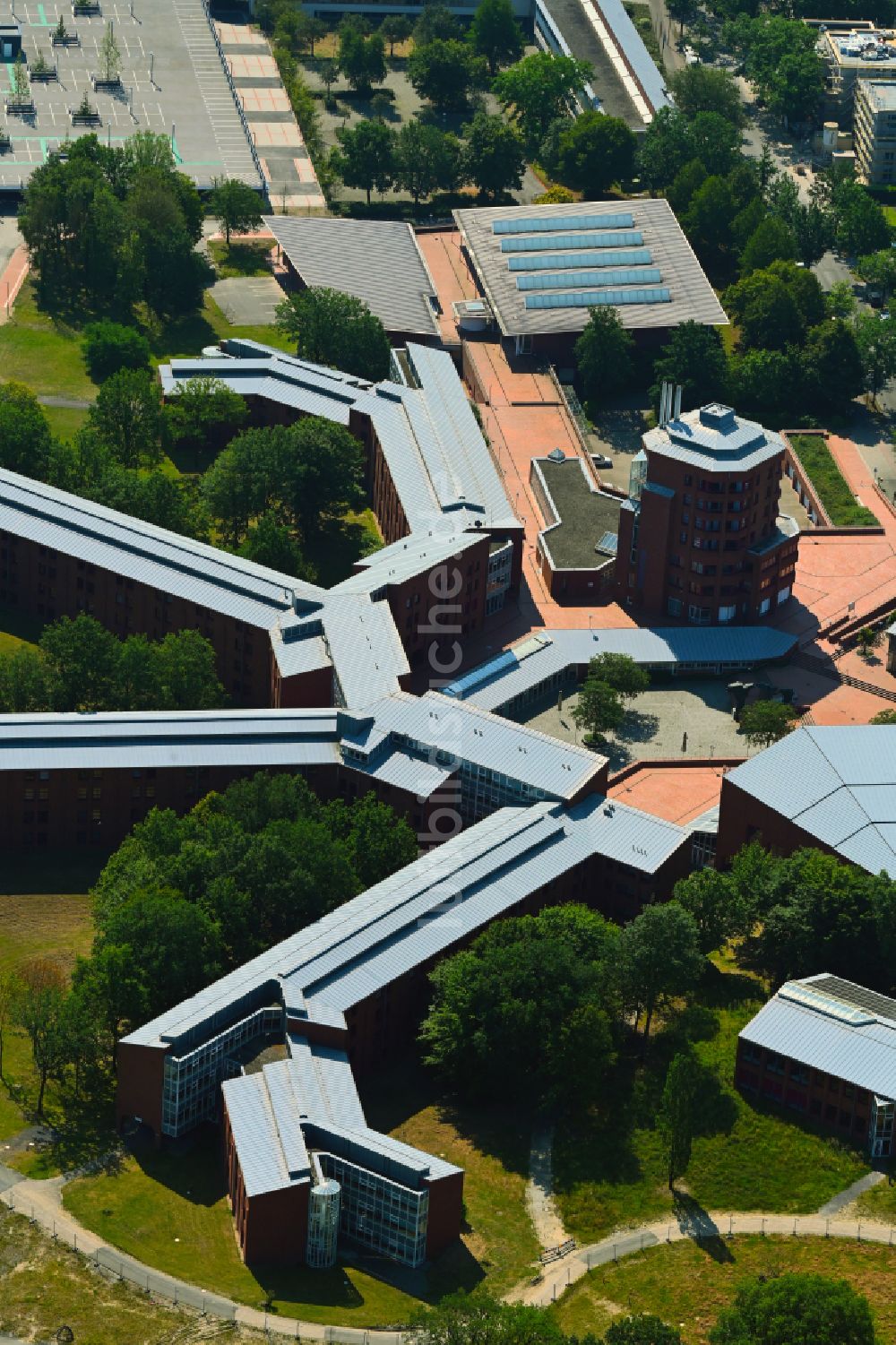 Münster aus der Vogelperspektive: Gebäudekomplex des Weiterbildungs- und Bildungszentrums Bildungs- und Wissenschaftszentrum der Bundesfinanzverwaltung in Münster im Bundesland Nordrhein-Westfalen, Deutschland