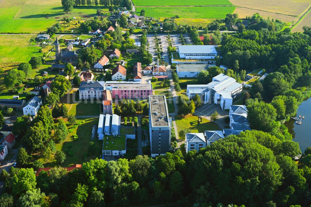 Plessow von oben - Gebäudekomplex des Weiterbildungs- und Bildungszentrums Bildungszentrum der Bundesfinanzverwaltung in Plessow im Bundesland Brandenburg, Deutschland