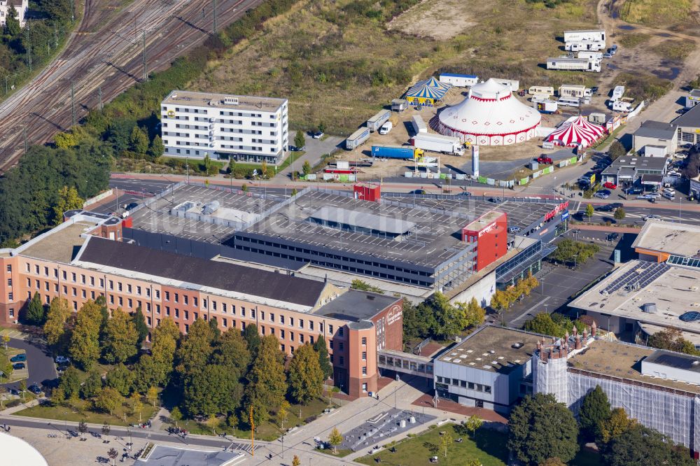 Mönchengladbach aus der Vogelperspektive: Gebäudekomplex des Weiterbildungs- und Bildungszentrums in Mönchengladbach im Bundesland Nordrhein-Westfalen, Deutschland