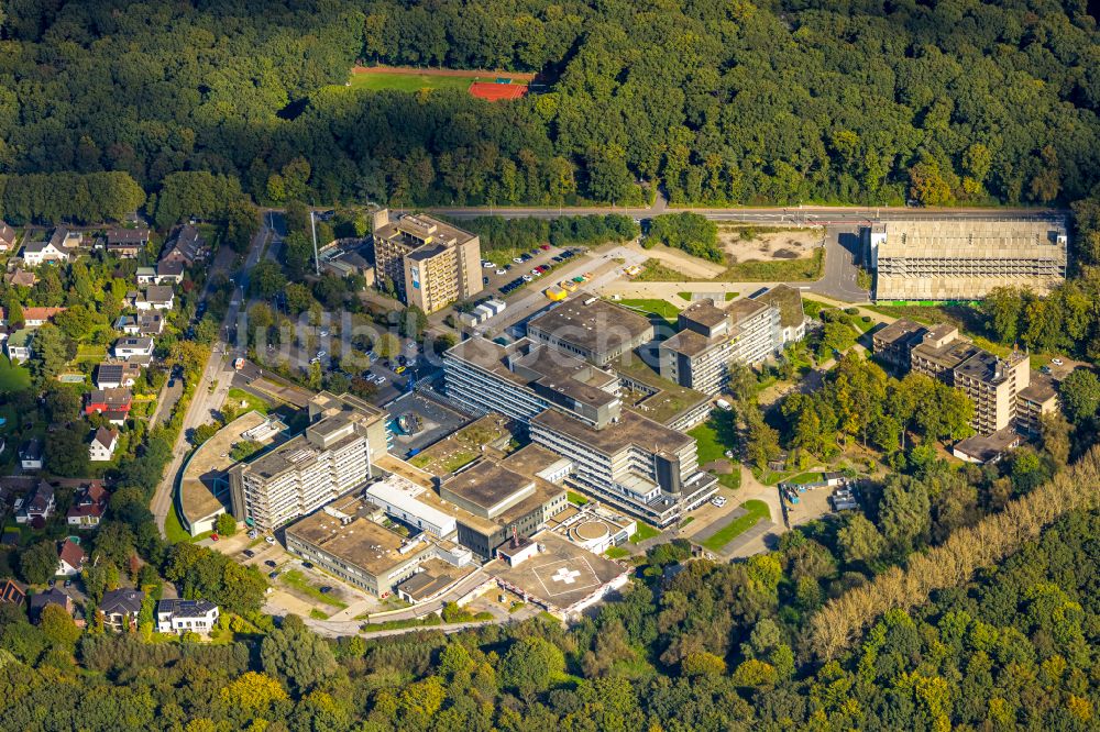 Duisburg aus der Vogelperspektive: Gebäudekomplex des Weiterbildungs- und Bildungszentrums Therese-Valerius-Akademie für Gesundheitsberufe Duisburg e.V. im Ortsteil Wanheimerort in Duisburg im Bundesland Nordrhein-Westfalen, Deutschland