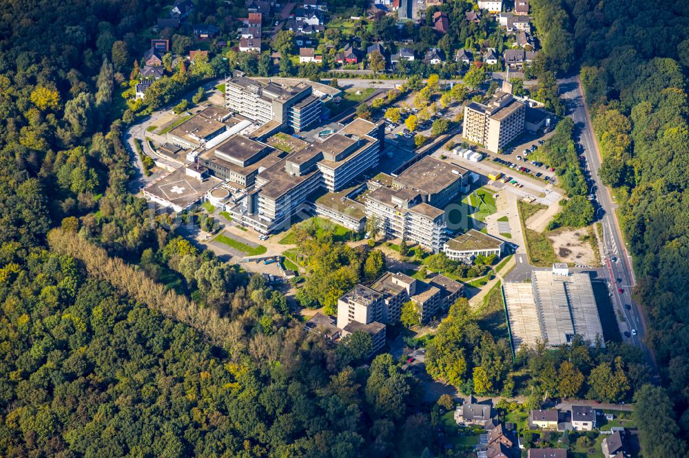 Luftbild Duisburg - Gebäudekomplex des Weiterbildungs- und Bildungszentrums Therese-Valerius-Akademie für Gesundheitsberufe Duisburg e.V. im Ortsteil Wanheimerort in Duisburg im Bundesland Nordrhein-Westfalen, Deutschland