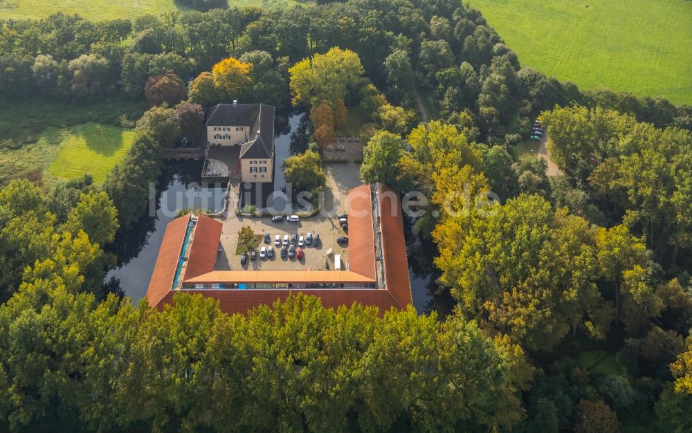 Gelsenkirchen aus der Vogelperspektive: Gebäudekomplex des Weiterbildungs- und Bildungszentrums ZfsL Gelsenkirchen in der Lüttinghofallee in Gelsenkirchen im Bundesland Nordrhein-Westfalen, Deutschland