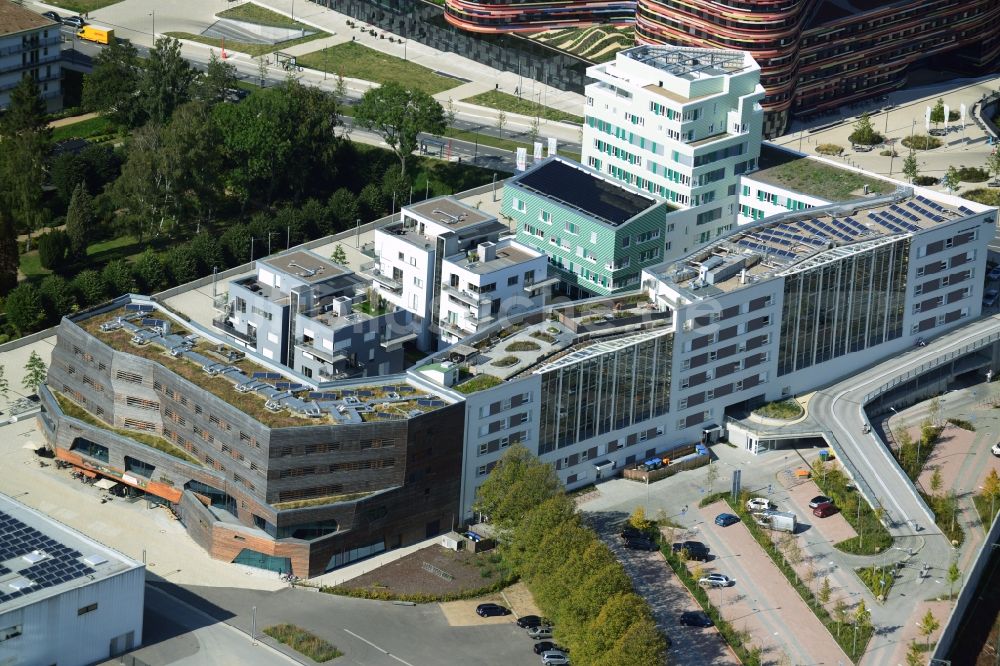 Hamburg von oben - Gebäudekomplex Wälderhaus auf dem Inselpark im Stadtteil Wilhelmsburg in Hamburg