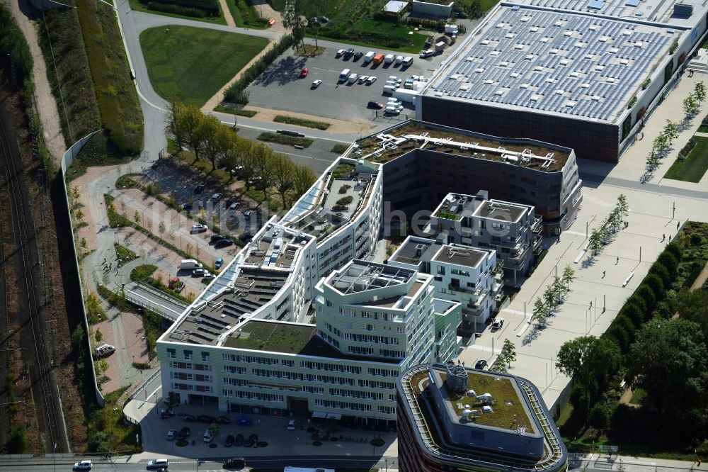 Hamburg von oben - Gebäudekomplex Wälderhaus auf dem Inselpark im Stadtteil Wilhelmsburg in Hamburg