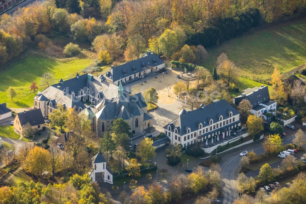 Bochum von oben - Gebäudekomplex des Zisterzienserklosters im Ortsteil Stiepel in Bochum im Bundesland Nordrhein-Westfalen