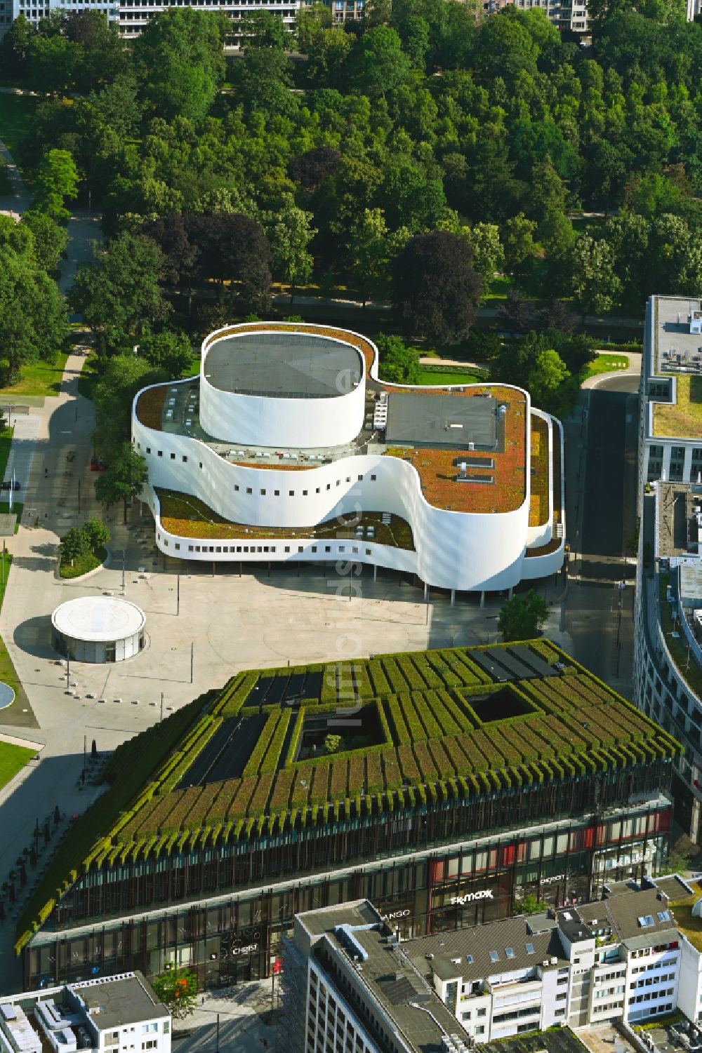 Düsseldorf aus der Vogelperspektive: Gebäudekomplexes des Einkaufszentrum Ingenhoven-Tal - Köbogen 2 in Düsseldorf im Bundesland Nordrhein-Westfalen, Deutschland