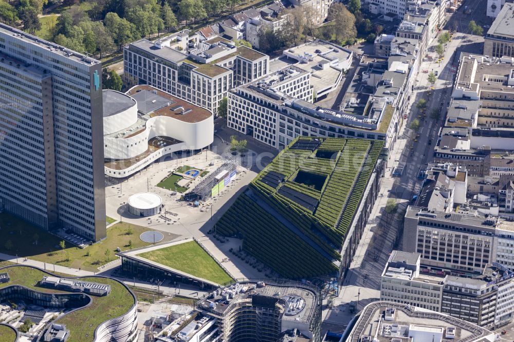 Düsseldorf von oben - Gebäudekomplexes des Einkaufszentrum Ingenhoven-Tal - Köbogen 2 in Düsseldorf im Bundesland Nordrhein-Westfalen, Deutschland